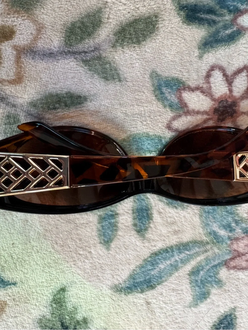 Vintage Tortoise Shell Oval Sunglasses Gold Lattice Arm Sunnies